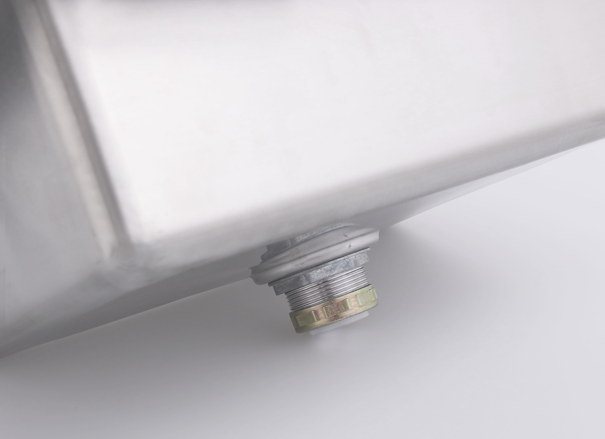 Atosa MRSA-3-D — 18″ Three Compartment Sink with Left and Right Drain Boards